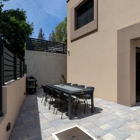 Villa D Cube By Guide