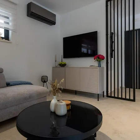 D Cube By Guide Villa