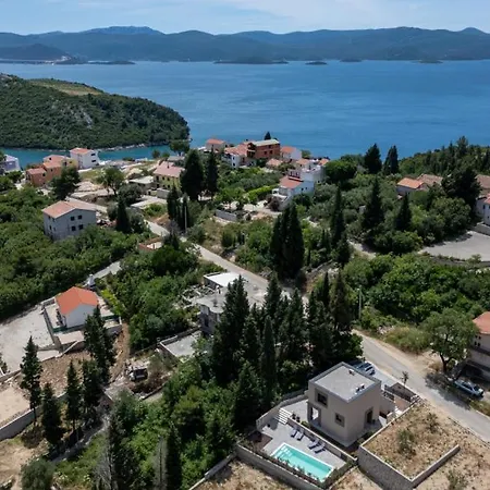 D Cube By Guide Villa *